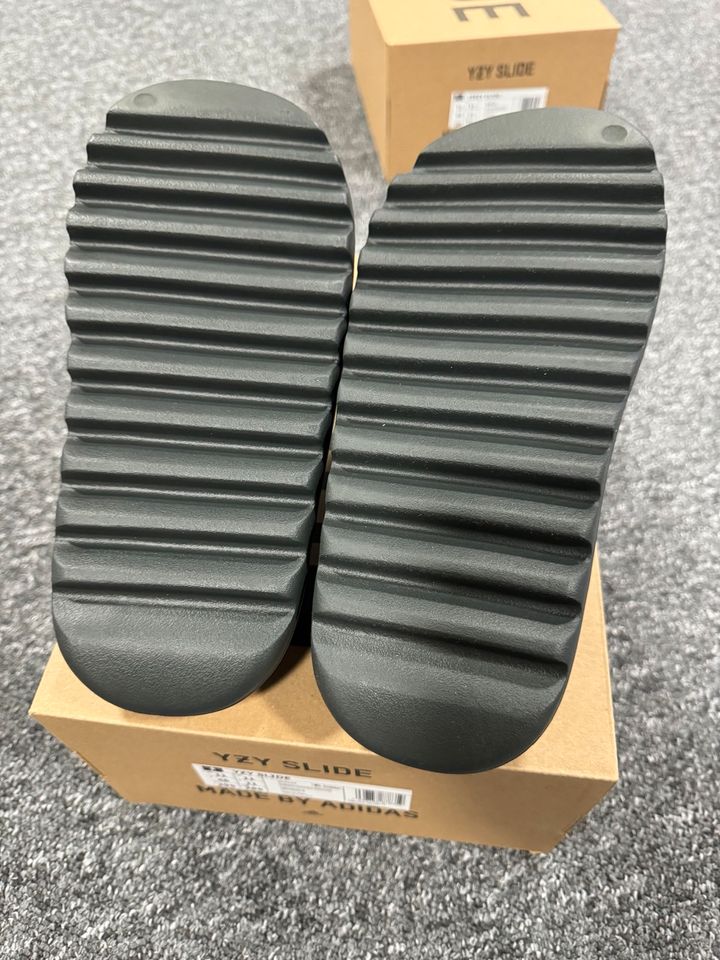 Yeezy Slide Dark Onyx EU46 in Schwabenheim an der Selz