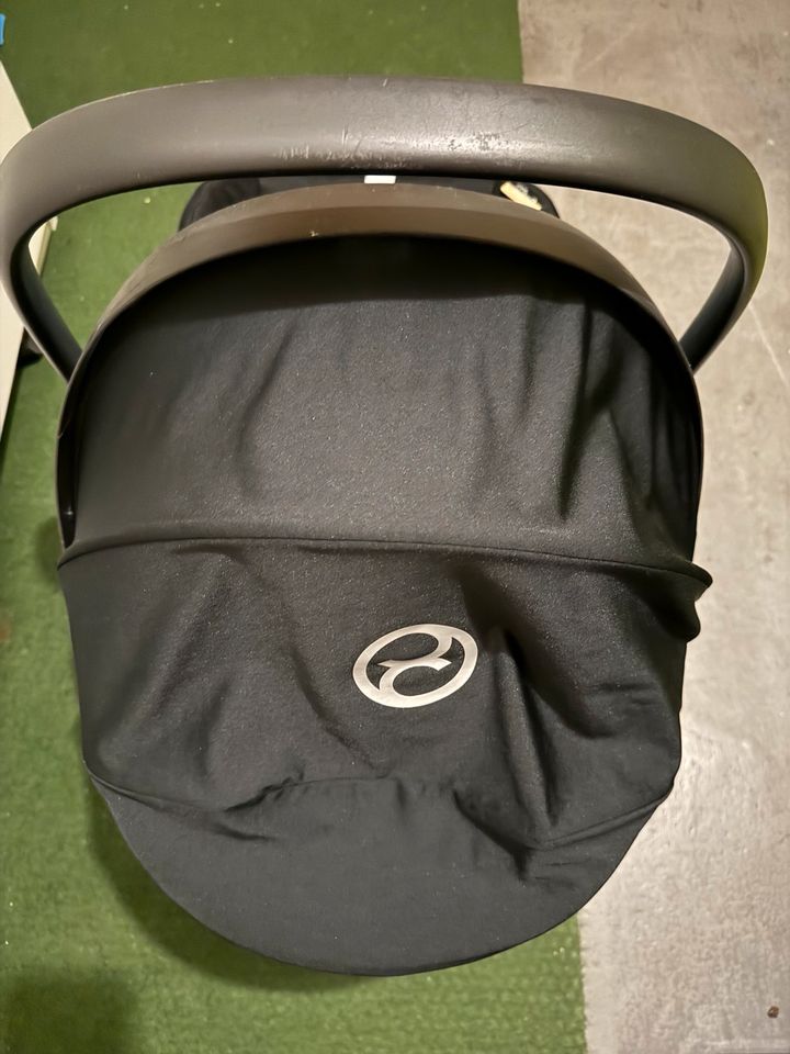 Cybex Gold Babyschale Kindersitz mit Isofix Basisstation in Aachen