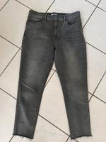 DKNY Damen High-Rise Skinny 7/8 Jeans W31  Gr. 42/XL wie neu Bayern - Sand a. Main Vorschau