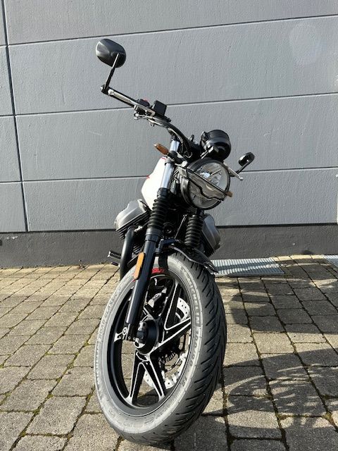 Moto Guzzi V7 Stone Ten in Esslingen