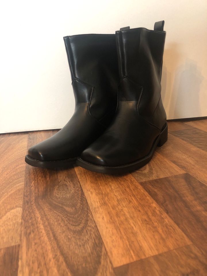 ❤️ Stiefel Boots Stiefeletten schwarz NEU 38 Halbstiefel ❤️ in Berlin