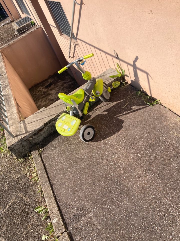 Dreirad mit Führungsstange mit Super Mario Stickern in Ulm