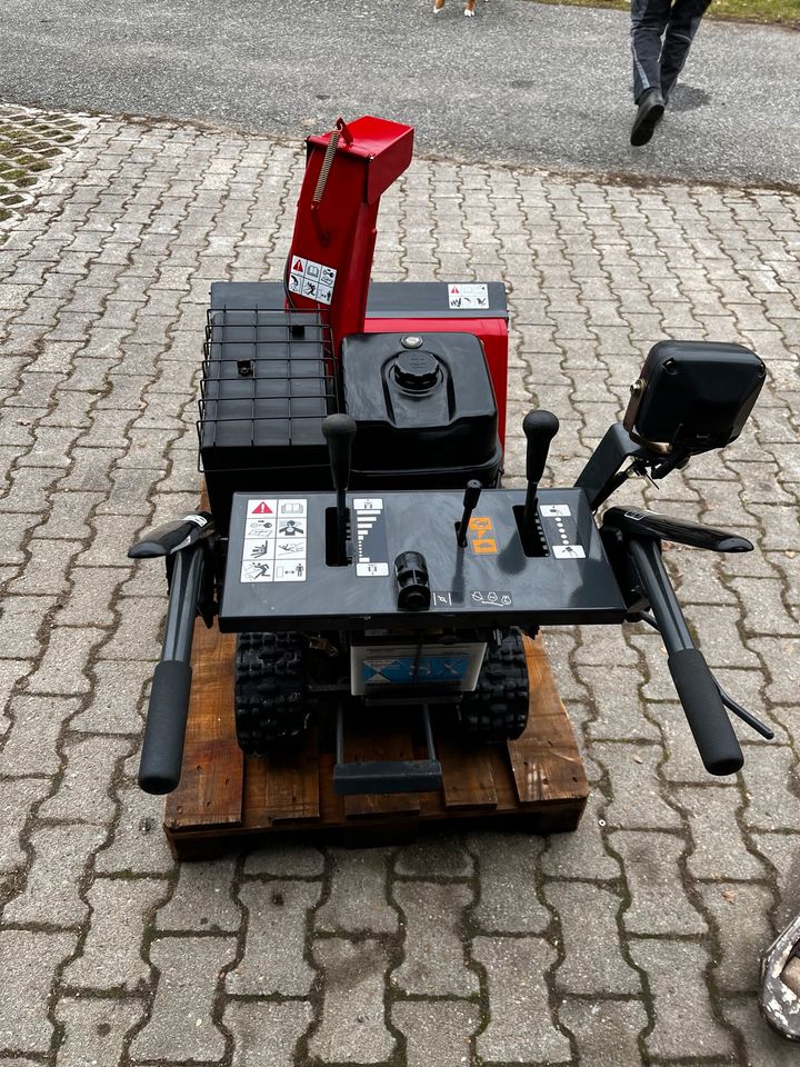 Fujii Schneefräse keine Honda ,HUSQVARNA,Toro in Wiesenfelden