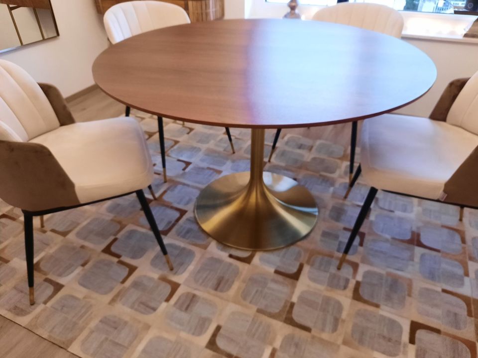 Tisch, rund elegant in Bayreuth
