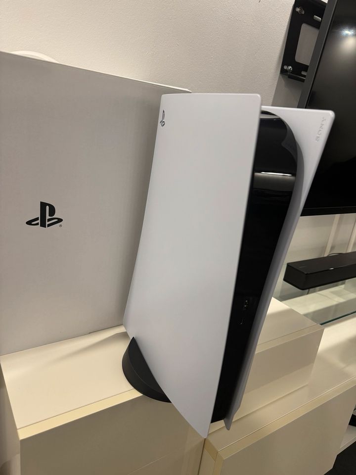 PlayStation 5 / Ps 5 Disc Edition 825 GB + Headset in Burgdorf