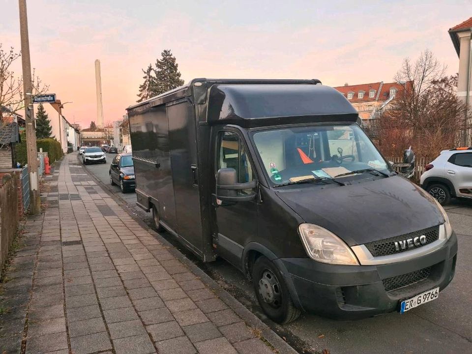 Mit TÜV IVECO DAILY Kastenwagen Ideal für Transportaufgaben in Nürnberg (Mittelfr)