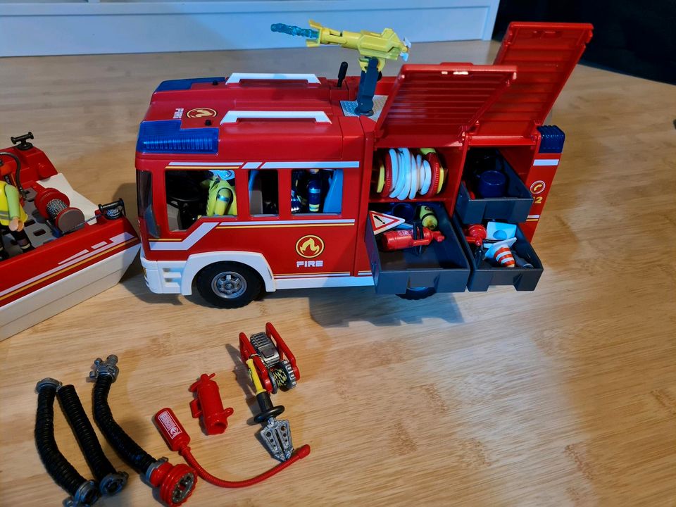 Playmobil Feuerwehr Boot und Auto in Meuselwitz