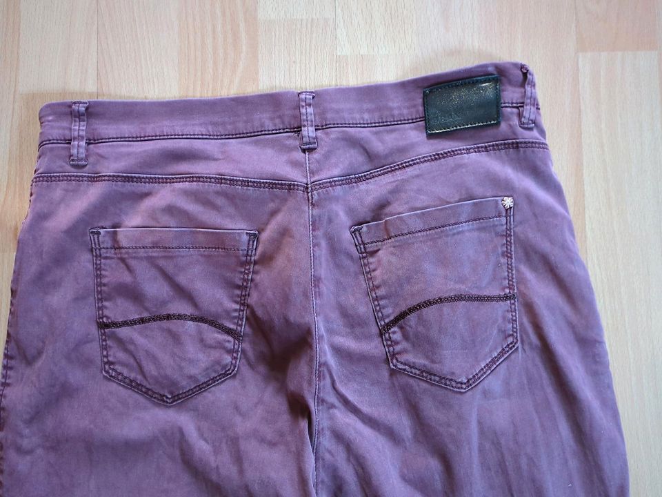 Damenhose von Brax, weinrot in Seesen