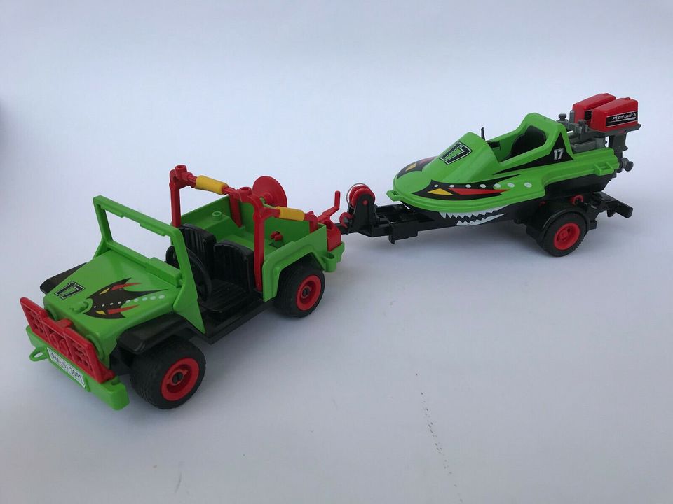 Playmobil: Jeep mit Speedboot, Anhänger und Motor. in Itzehoe