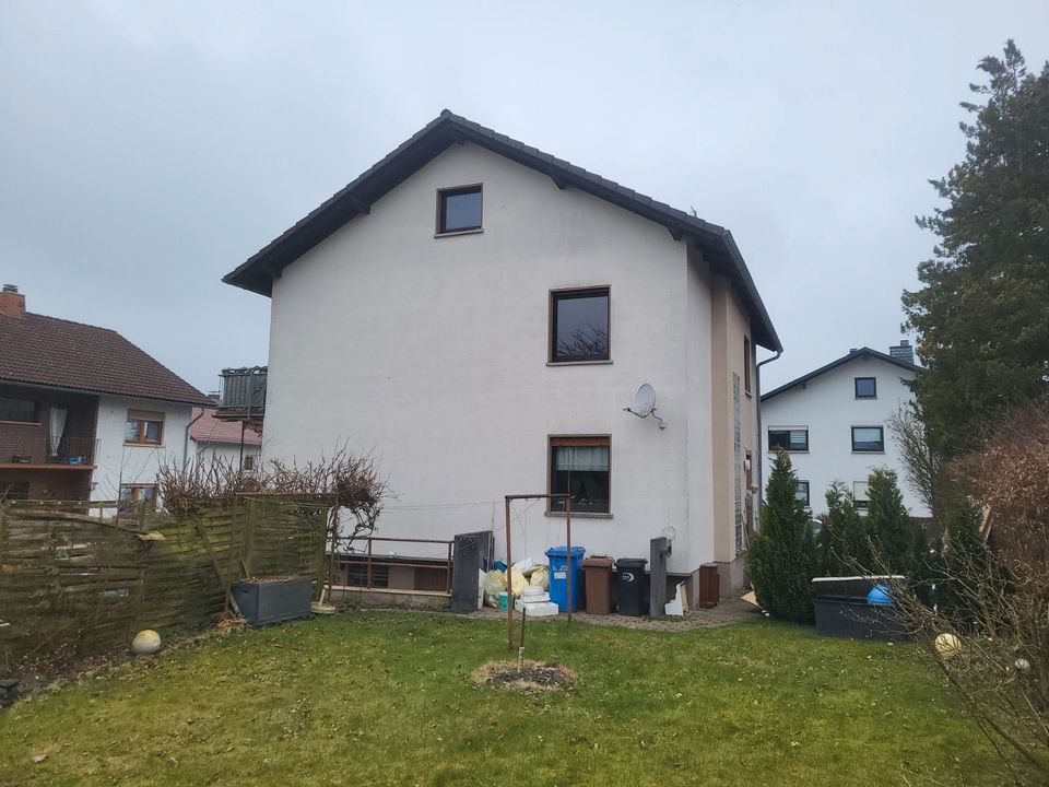 Obergeschoßwohnung in einem Zweifamilienhaus mit Balkon und großer Garten zum alleinnutzenlleinnutzungtzung in absolut ruhiger Lage in Waldbrunn