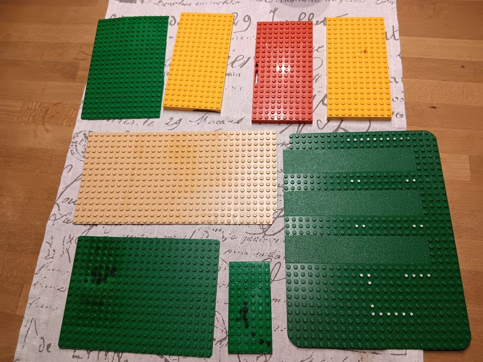 viele Lego Platten verschiedene Farben und Größen defekt / beschä in Bochum