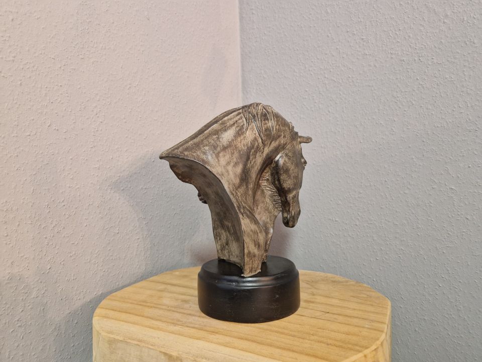 Skulptur Pferd Fohlen Kopf Büste Pferdekopf Deko Figur Poly 28cm in Bad Schwartau