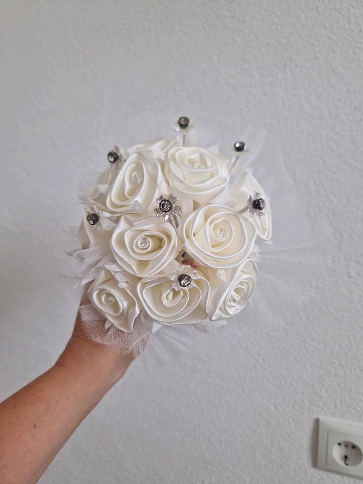 Kunst Blumenstrauß weiß Rosen 19cm groß Hochzeit Braut in Berkheim