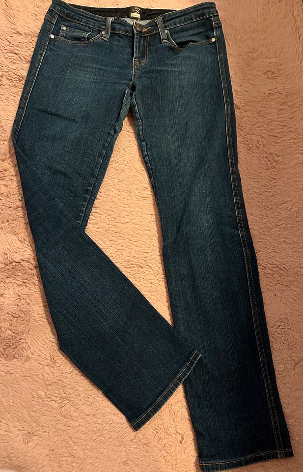 Stylische Jeans 90‘ Style in Unkel