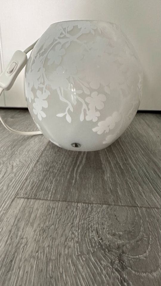 2x Ikea Nachttisch Lampe mit Blumen in Erkelenz