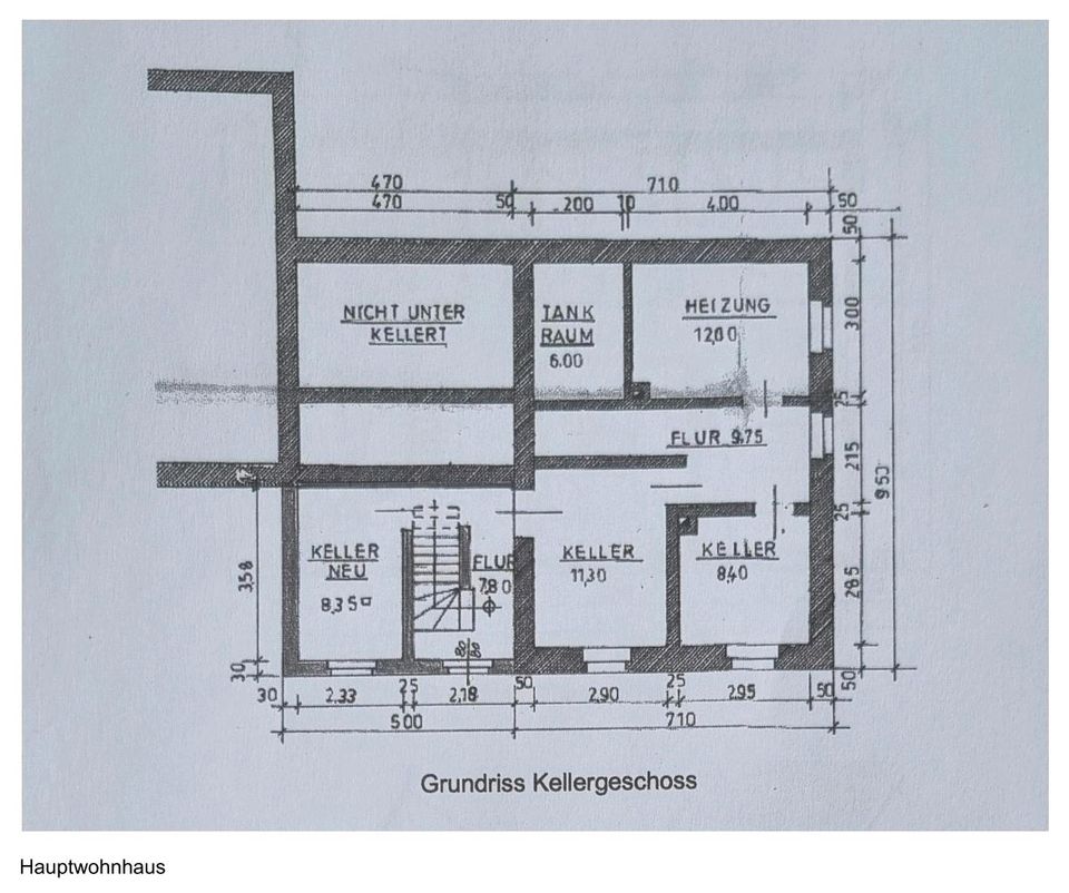 Aussiedlerhof: 3-Seiten-Hof auf fast 1 ha Grund + Nebengebäude in Jesberg