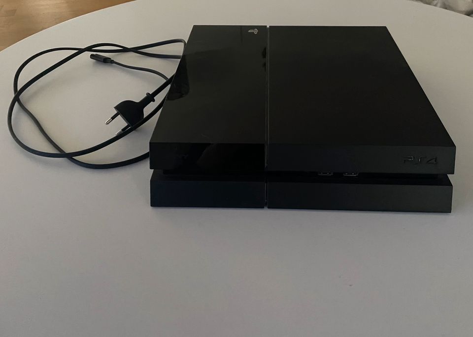 Playstation 4 + Controller + Fifa23 in Köln