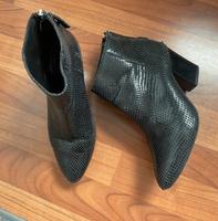 Zara Stiefelette Booties 38 Schlange Reptil Boots Absatz schwarz München - Pasing-Obermenzing Vorschau