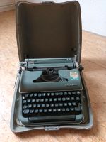 Olympia Schreibmaschine sehr alt im Koffer Niedersachsen - Varel Vorschau