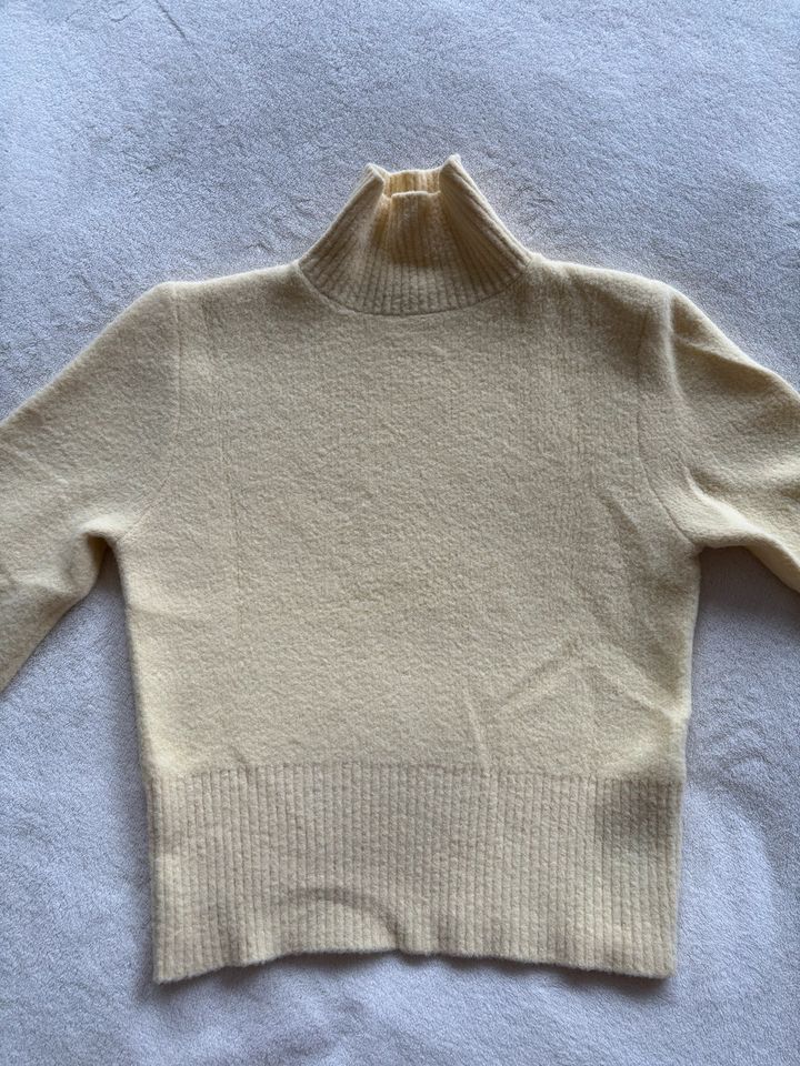 Gelber Zara Pullover in S in Bonn