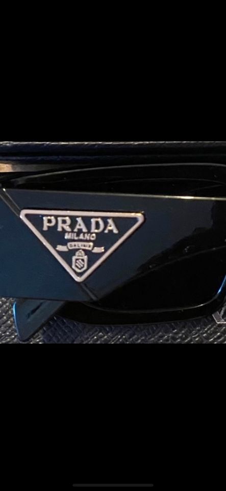 Schwarz Sonnenbrille von prada Milano. in Grevenbroich