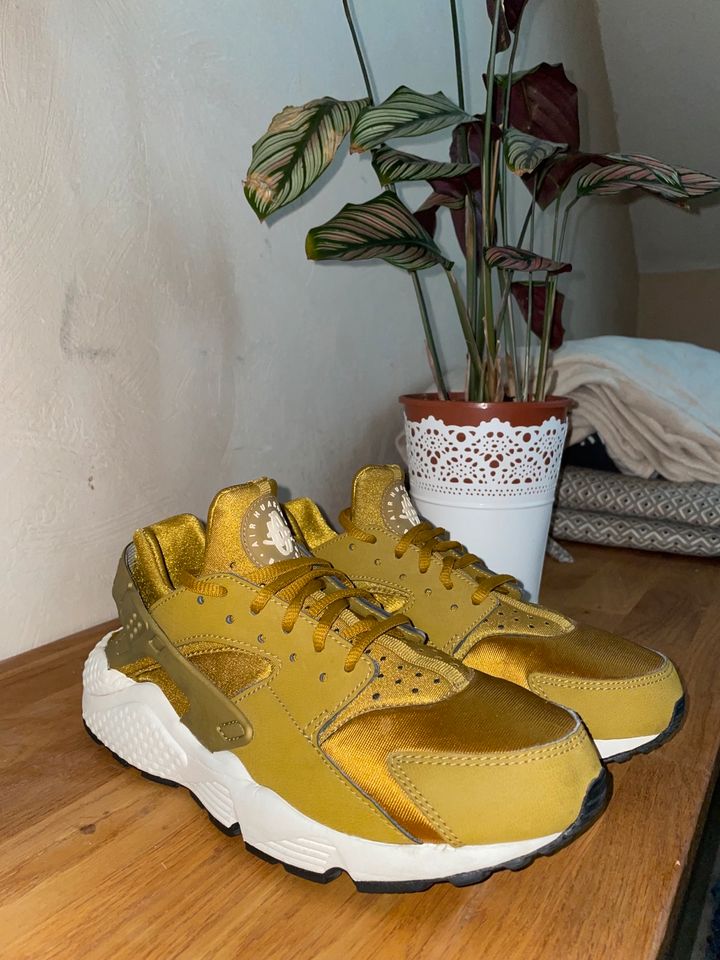 Nike huarache top bronzine sail