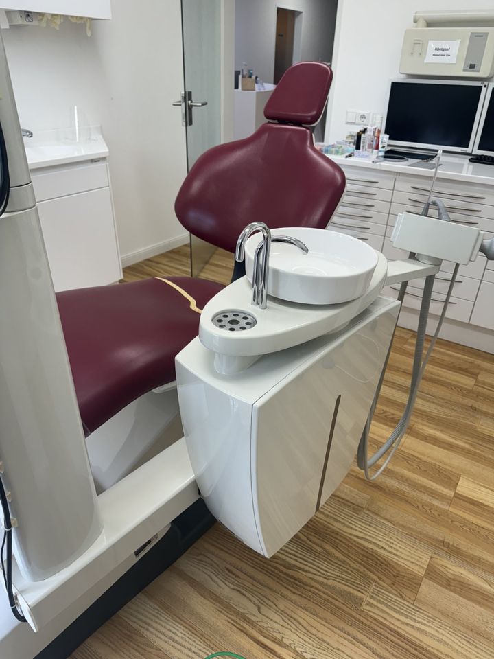 Ultradent Behandlungseinheit Zahnarztstuhl U1301 in München