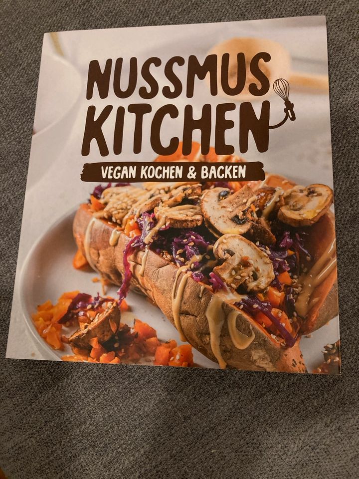 Kochbuch Backbuch Nussmus Kitchen vegan kochen backen Naughty Nut in Uffenheim