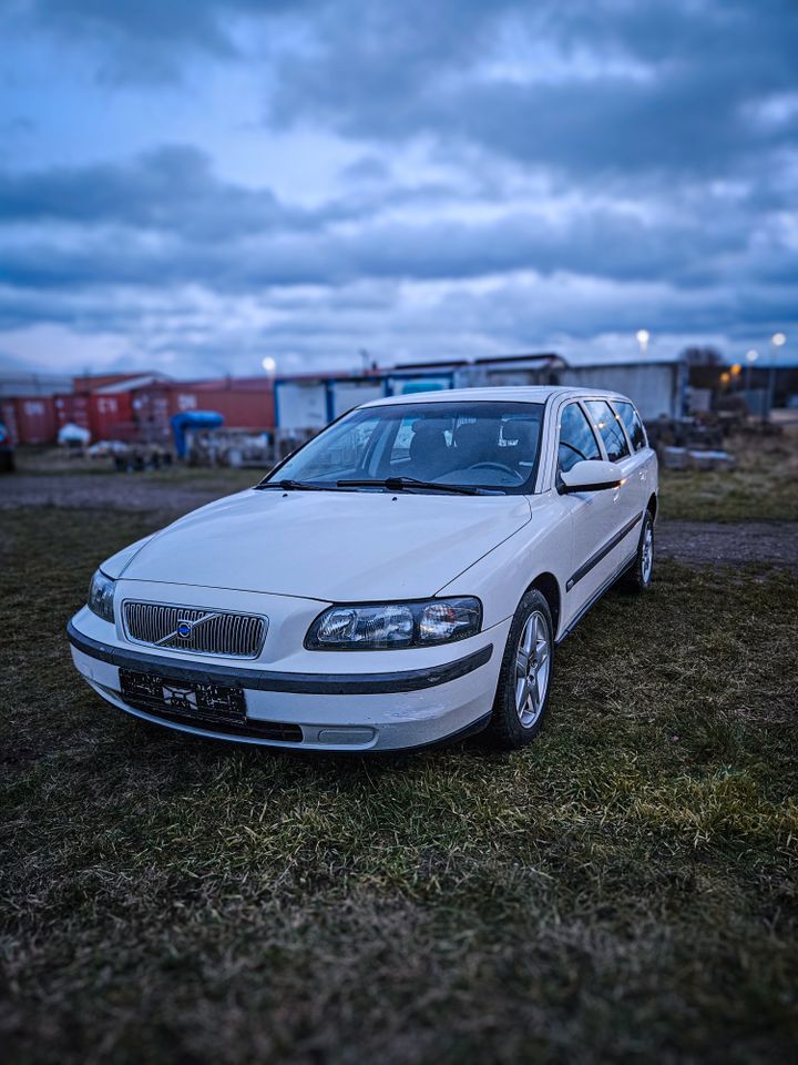 Volvo V70 Bifuel (Benzin und Gas) in Drei Gleichen