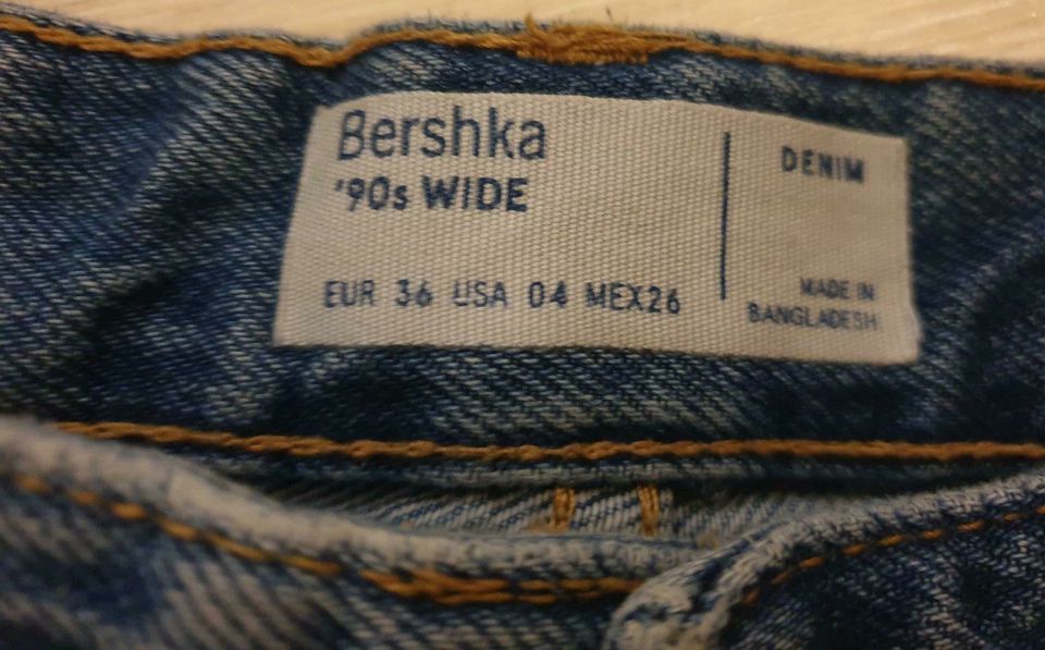 Jeans Bershka 90s Wide Gr. 36 in Neumünster