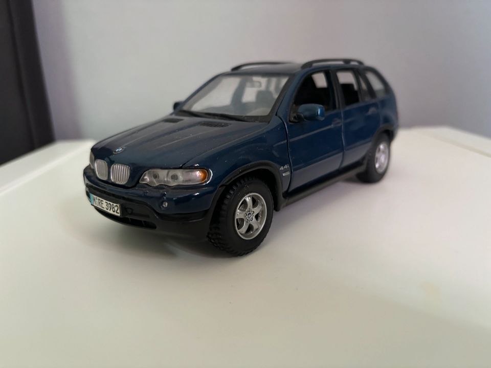 BMW X5 E53 1:24 Modellauto Maisto in Dingelstädt