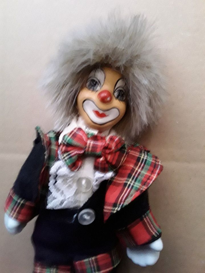 Vintage Clown Puppe mit Porzellanhänden/-füßen Harlekin Figur in Frankfurt am Main