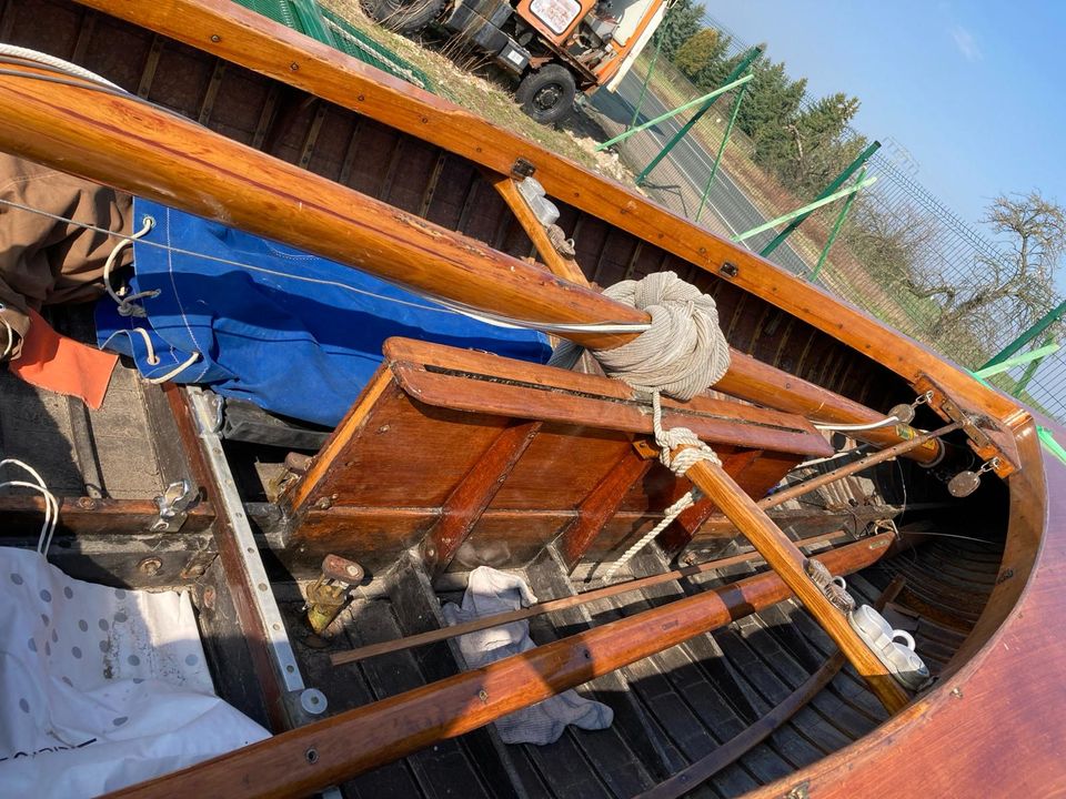 Segelboot Holz mit Trailer ohne Segel in Döbeln