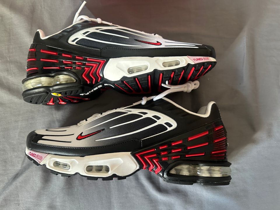 Nike Air Max Plus 3 Black Red Größe: 44 in Leonberg