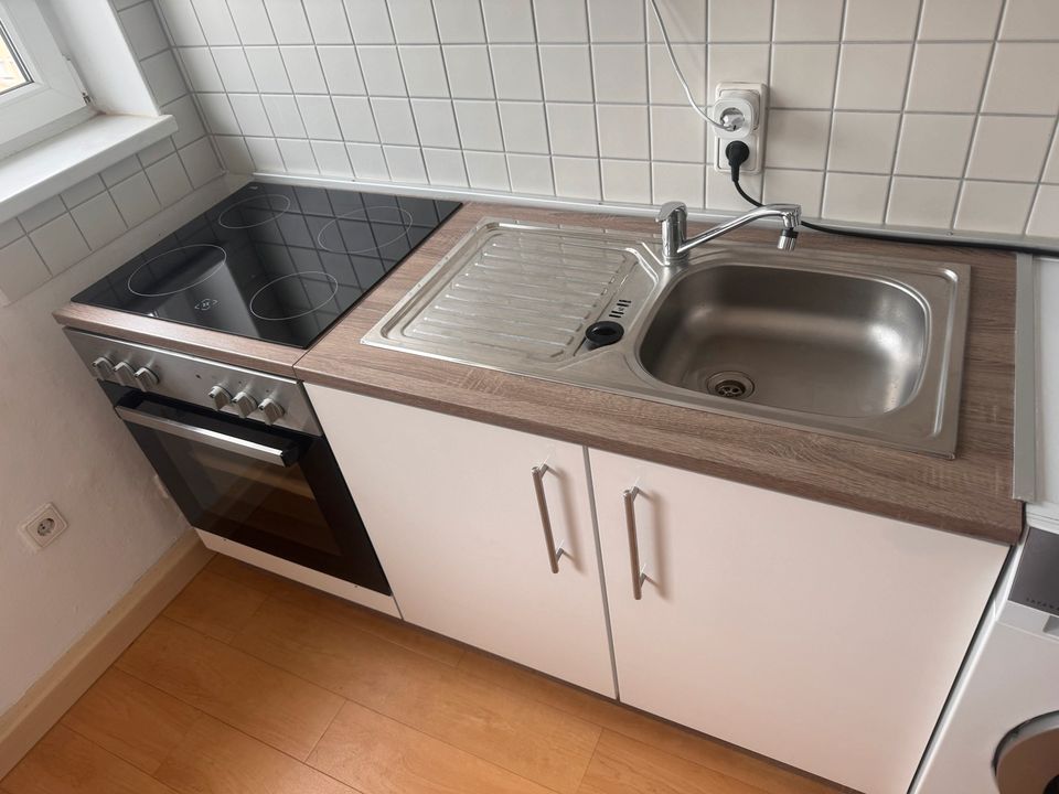 Küchenzeile mit Geräte in Passau