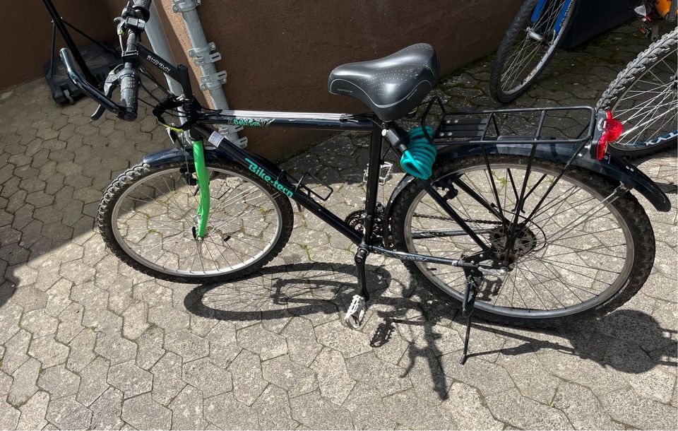 Verschiedene Fahrräder  in verschiedenen Größen in Weimar (Lahn)