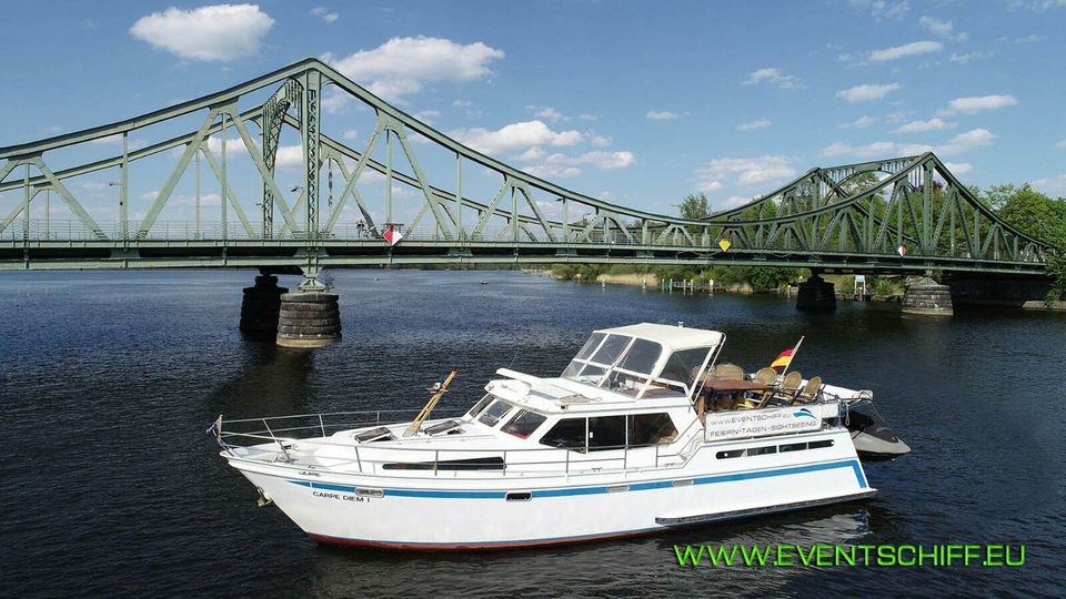 Feiern auf einer eleganten Yacht - Feier inkl. Kaffee & Kuchen in Berlin