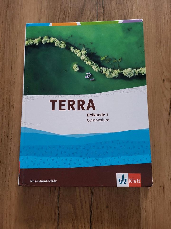 Terra Erdkunde 1.  ISBN 978-3-12-104607-2 in Gau-Bickelheim