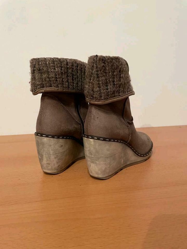 Stiefelette mit Keilabsatz taupe, Gr. 39 in Rödermark