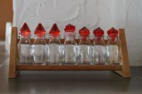 7 kleine Glasfläschchen im Holzständer für Kaufladen Spielküche Baden-Württemberg - Neuenstadt Vorschau