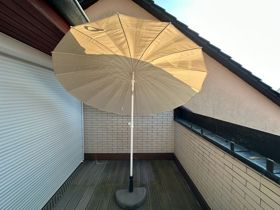 IKEA Sonnenschirm (SAMSÖ), Schirmfuß und Schirmschutzhülle in Roßtal