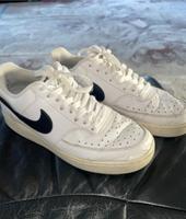 NIKE Schuhe SPORTSWEAR Sneaker Gr.40 Niedersachsen - Schüttorf Vorschau