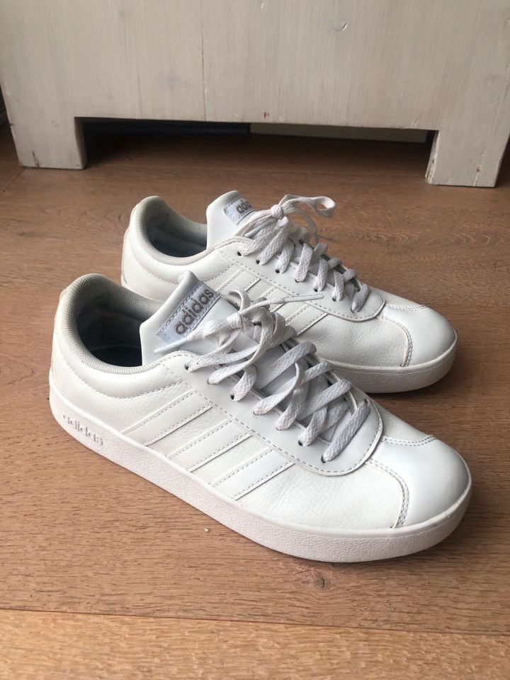 Sneaker Adidas - weiß - Größe 4/36 - wie neu in Essen