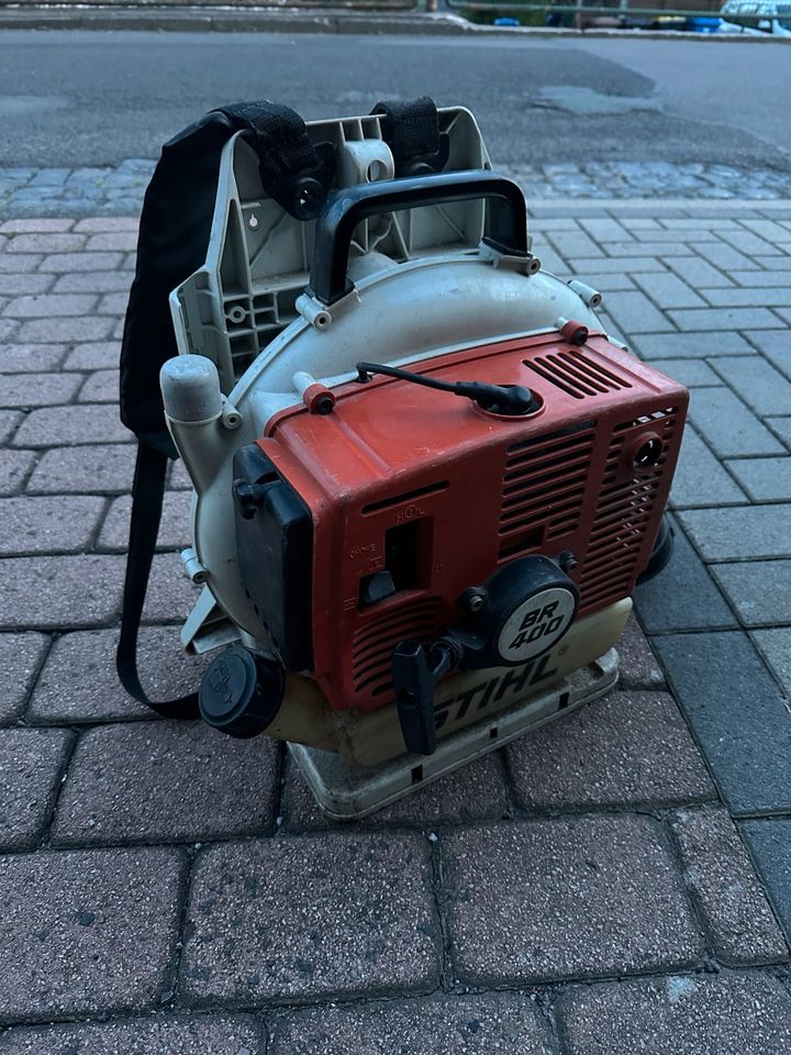 Stihl BR 400 Laubbläser Blasgerät Rücken in Kirchen (Sieg)