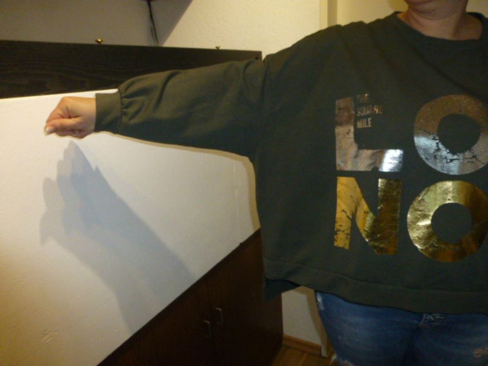 Neues khaki Sweatshirt von Made in Italy Gr. 44/46 in Düsseldorf