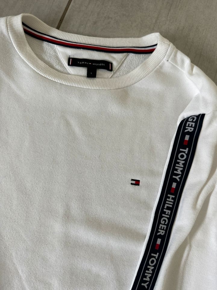 Tommy Hilfiger Pullover Sweatshirt Herren Neuwertig in Nordrhein-Westfalen  - Gütersloh | eBay Kleinanzeigen ist jetzt Kleinanzeigen