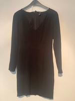Kurzes schwarzes Kleid, eng, Gr. 40 Niedersachsen - Zeven Vorschau