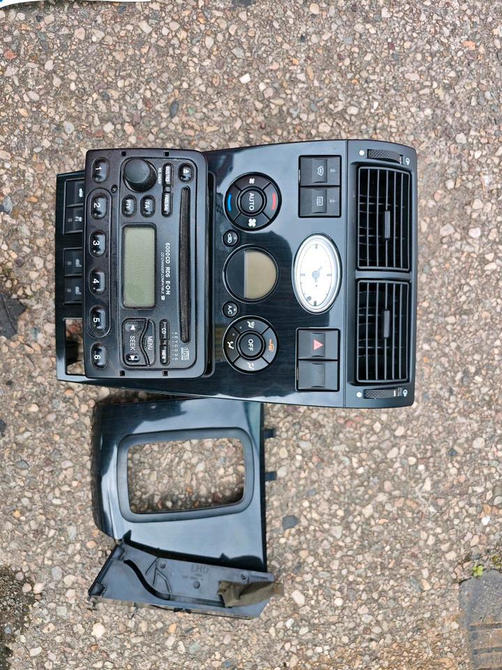 Mittelkonsole und Radio Instrumententafel Ford Mondeo Mk3 Ghia in Wurzen