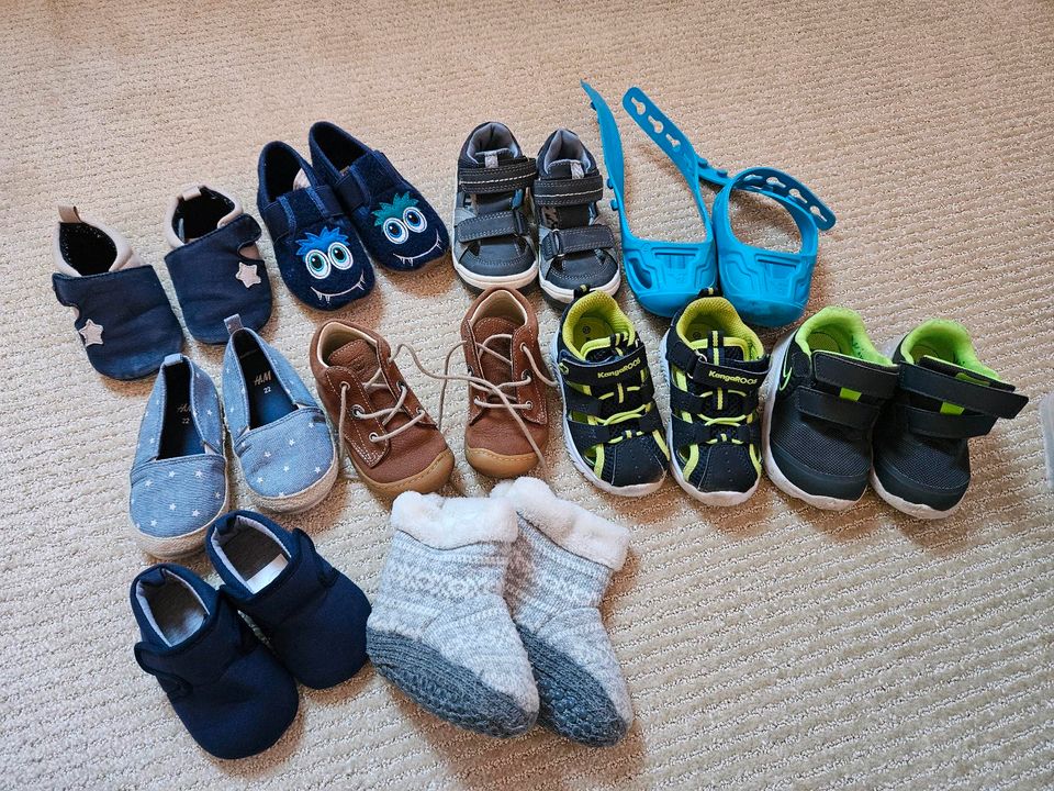 Kleinkind Schuhe verschiedene in Moringen