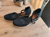Plateau Sandalen Größe 37 von Tommy Hilfiger in schwarz NP 79€ Hessen - Langenselbold Vorschau